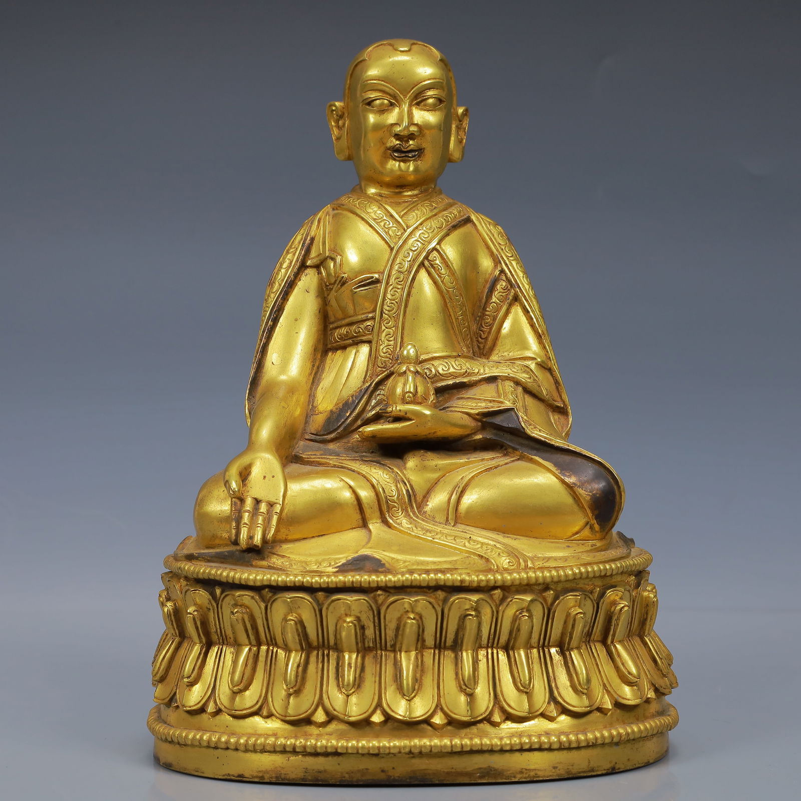 An Exquisite Gilt Bronze Statue of Medicine Buddha: An Exquisite Gilt Bronze Statue of Medicine Buddha,Qing Dynasty, China,Size:6.3inx4.3inx8.7in,Weight:2850g 铜鎏金药师佛像,中国清代