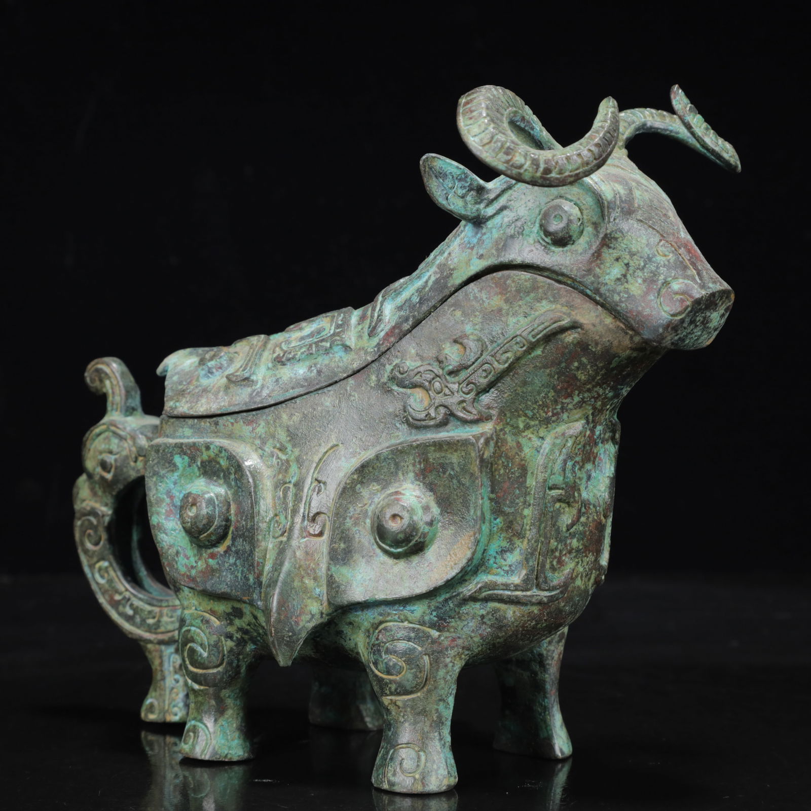 An Archaic Bronze Beast-Face Pattern Buffalo Cup - 4