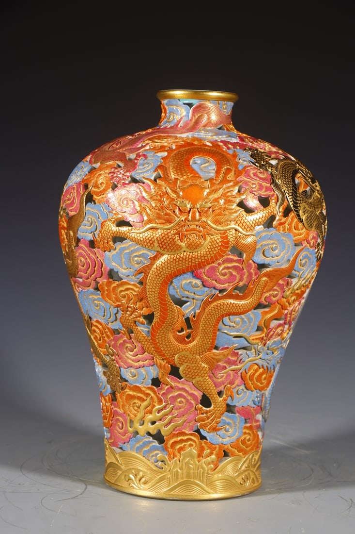 An Exquisite Enamel Painted Gold Auspicious Cloud and Dragon Pattern Vase: An Exquisite Enamel Painted Gold Auspicious Cloud and Dragon Pattern Vase,Qing Dynasty,China,Yongzheng Four-character Mark,Size:12.2inx4.7in 珐琅彩描金祥云