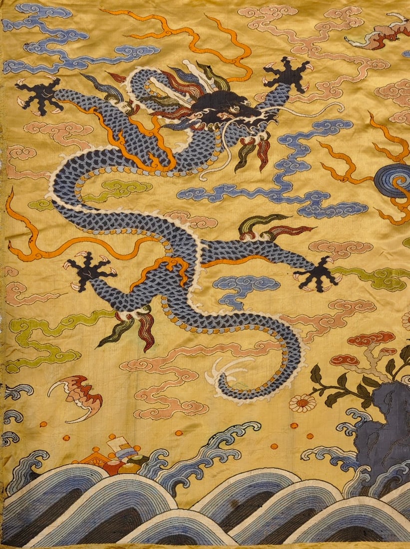 An exquisite dragon pattern brocade - 3
