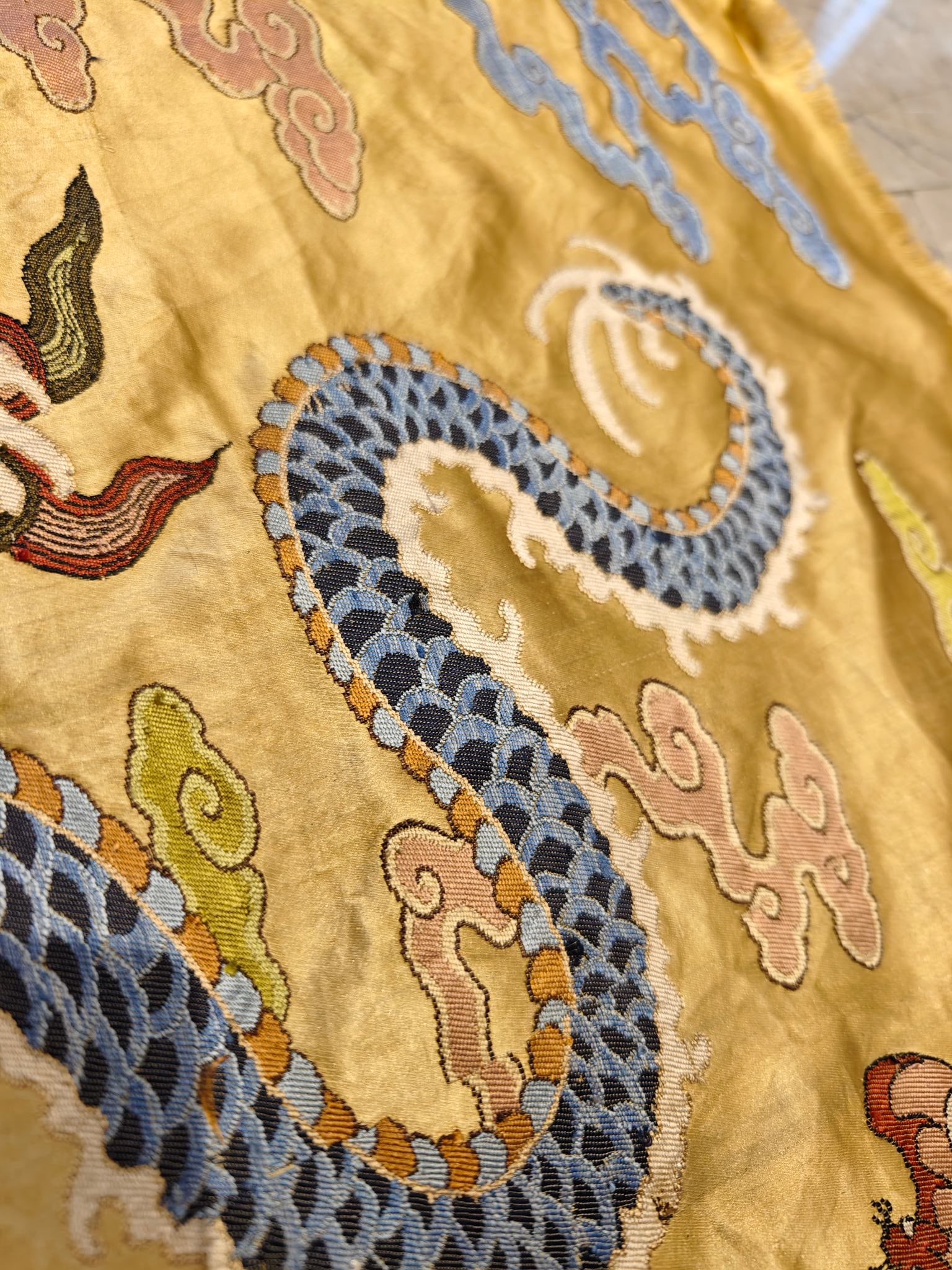 An exquisite dragon pattern brocade - 6