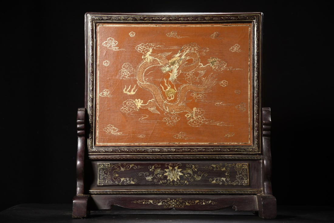 A Huge Carved Lacquer Painted Gold Dragon Pattern Table Screen: A Huge Carved Lacquer Painted Gold Dragon Pattern Table Screen,Qing Dynasty,China,Size:20.9inx7.5inx22in,Weight:3100g 