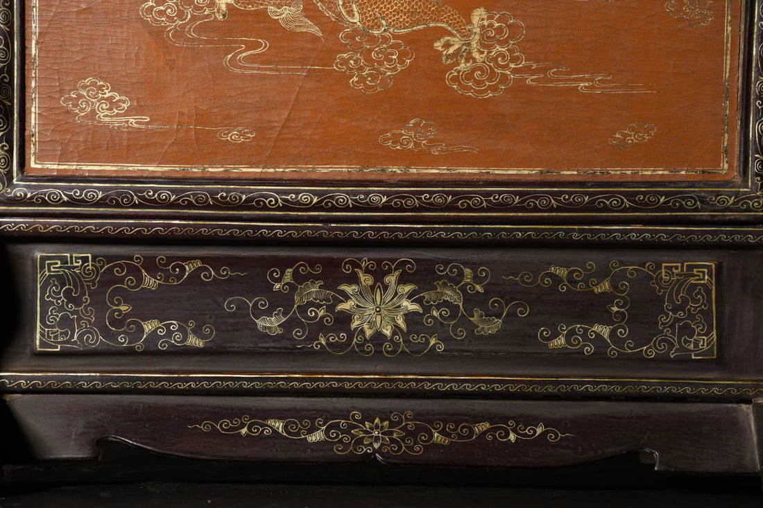 A Huge Carved Lacquer Painted Gold Dragon Pattern Table Screen - 3