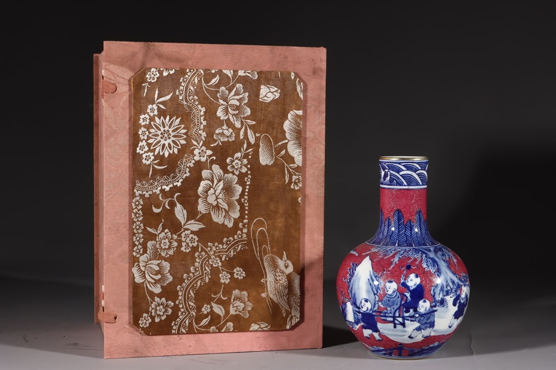 An Exquisite Blue and White Ruby Red Glazed Figure and Story Pattern Vase: An Exquisite Blue and White Ruby Red Glazed Figure and Story Pattern Vase,Qing Dynasty,China,Qianlong Six-Character Mark,Size: 8.7inx5.5in 青花胭脂红釉人Ĥ