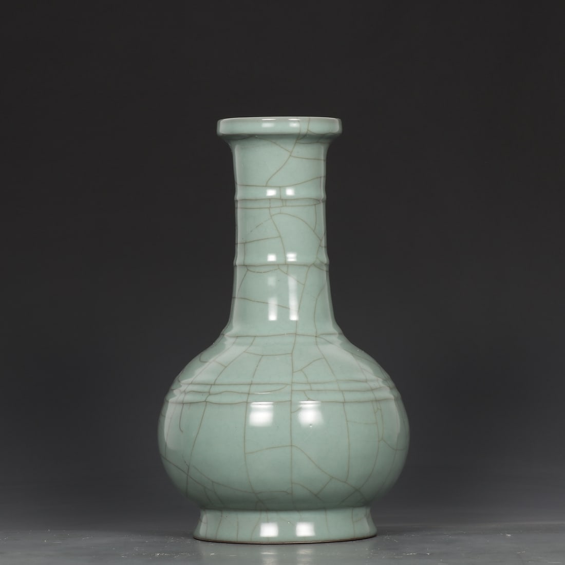 An Exquisite Guan yao Celadon Glazed Vase,with an Imperial Poem by Emperor Qianlong (1 of 9)