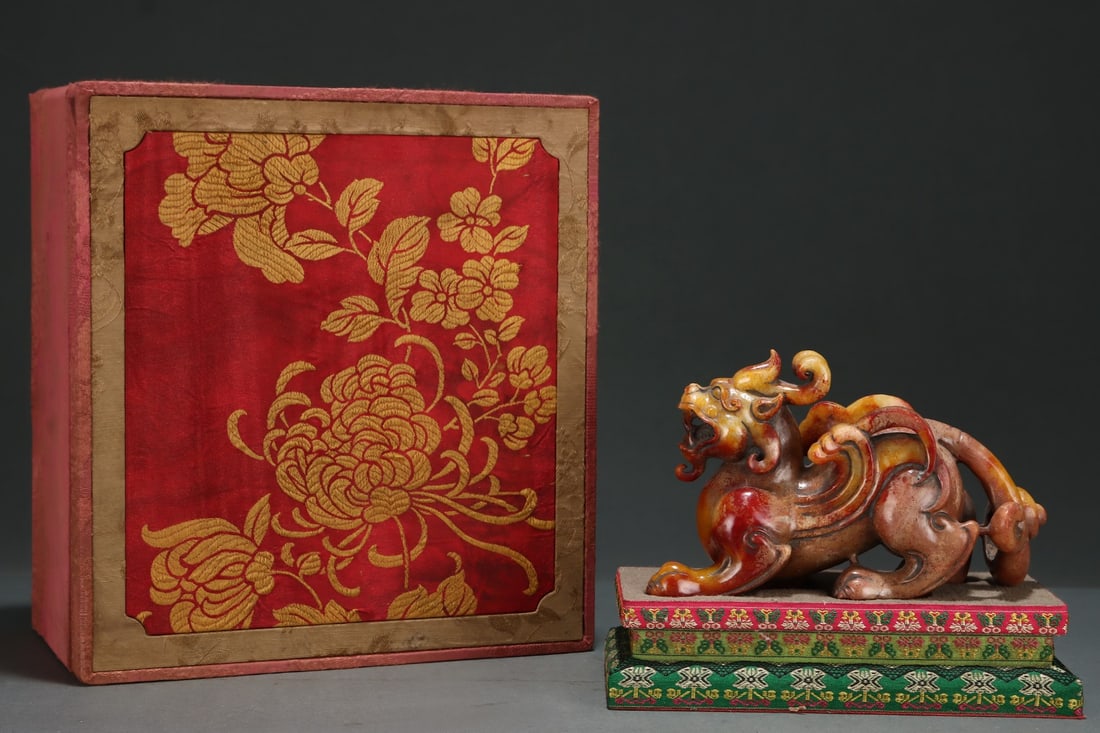 An Exquisite Archaic Jade Auspicious Beast Ornament: An Exquisite Archaic Jade Auspicious Beast Ornament,Size:7.5inx3inx4.5in,Ancient Time,China 高古玉瑞兽摆件,中国远古时期