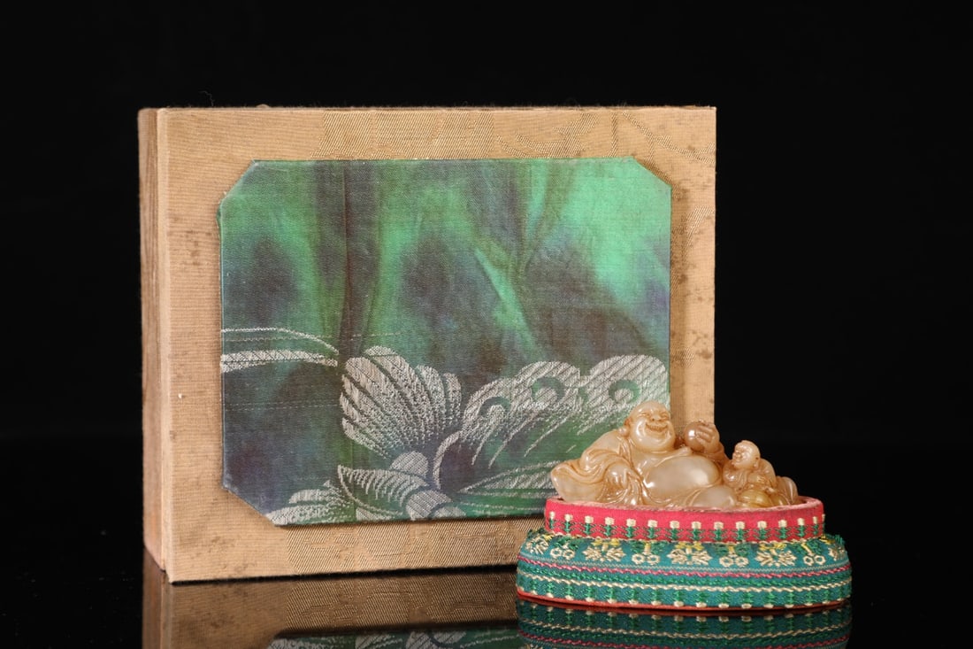 An Exquisite Shoushan Stone Statue of Maitreya Buddha: An Exquisite Shoushan Stone Statue of Maitreya Buddha,Qing Dynasty,China,Size:1.2inx3in,Weight:56g 寿山石弥勒佛像,中国清代