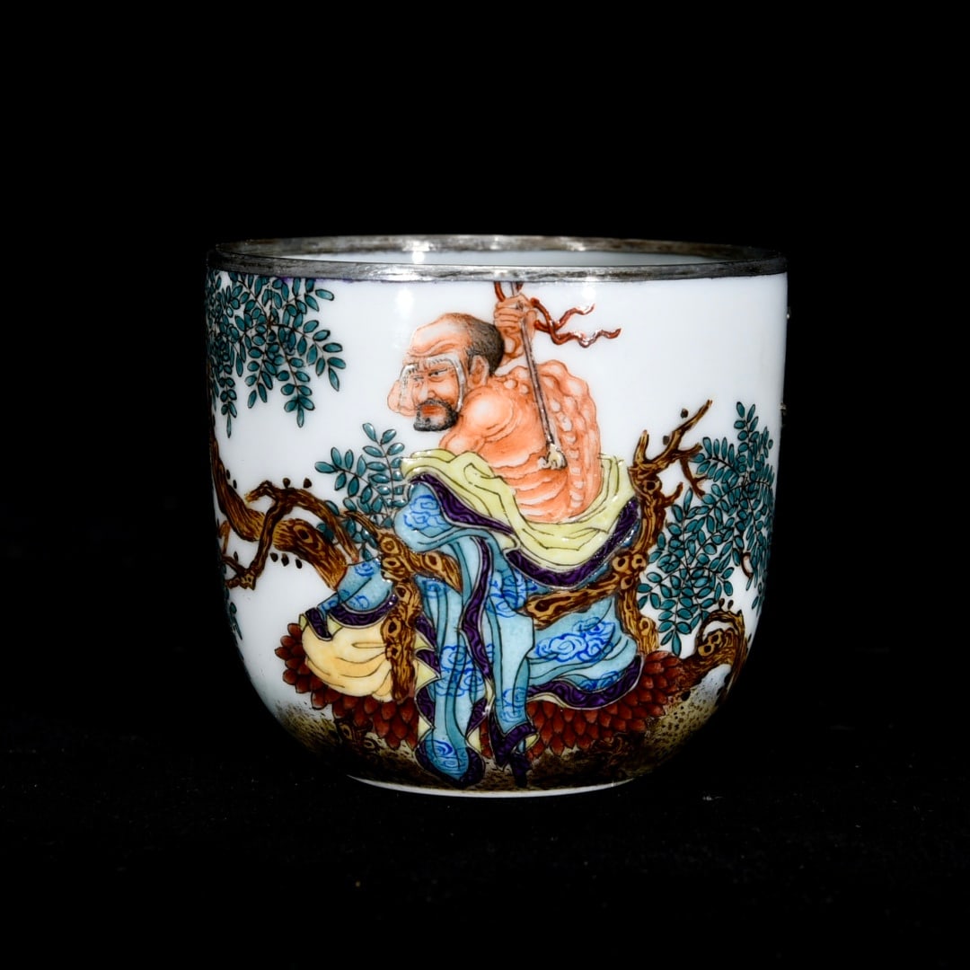 An Exquisite Enamel Figure Pattern Cup,with Poem: An Exquisite Enamel Figure Pattern Cup,with Poem,Qing Dynasty,China,Qianlong Four-Character Mark,Size:2.4inx2.6in 