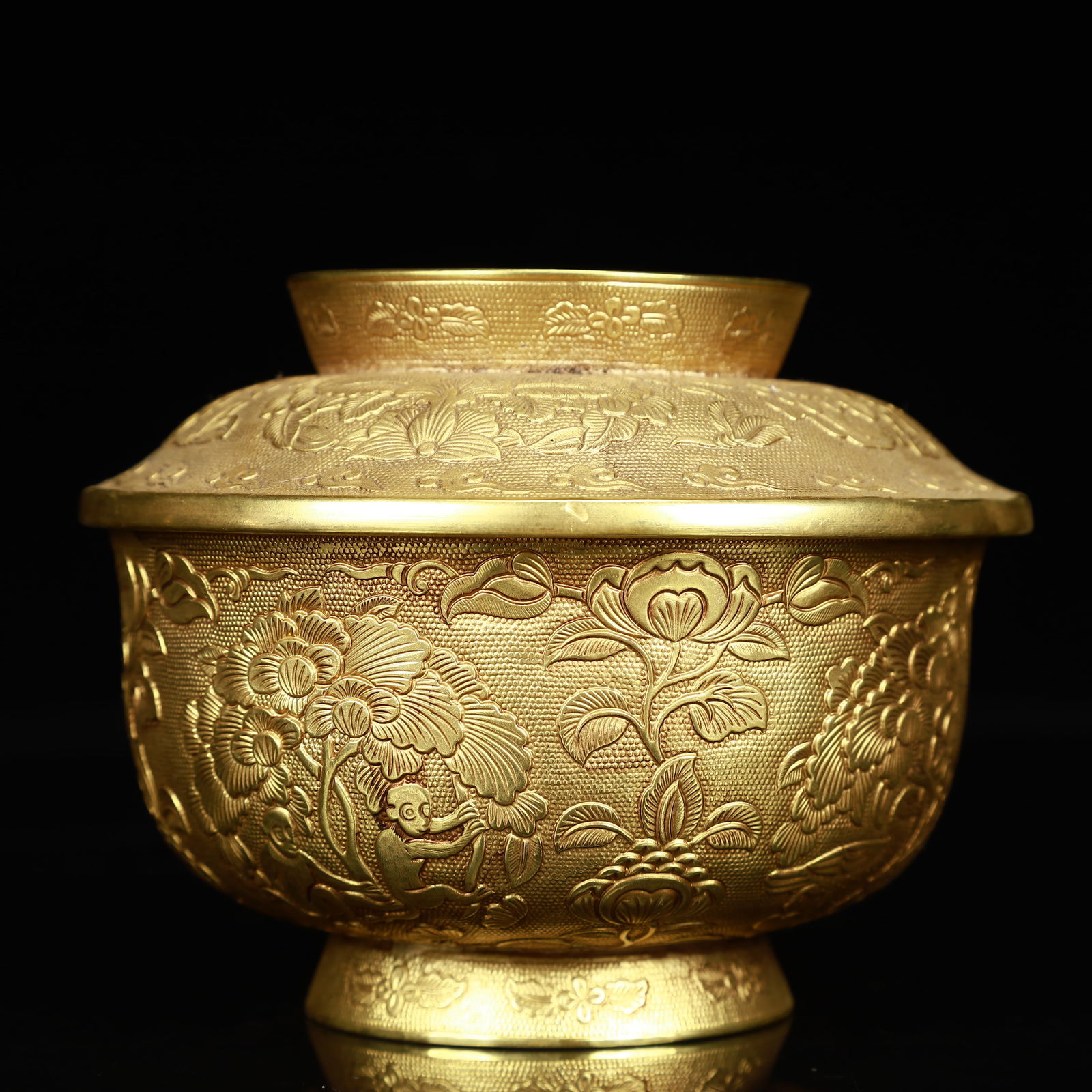 An Exquisite Gilt Bronze Flower Pattern Vase - 3