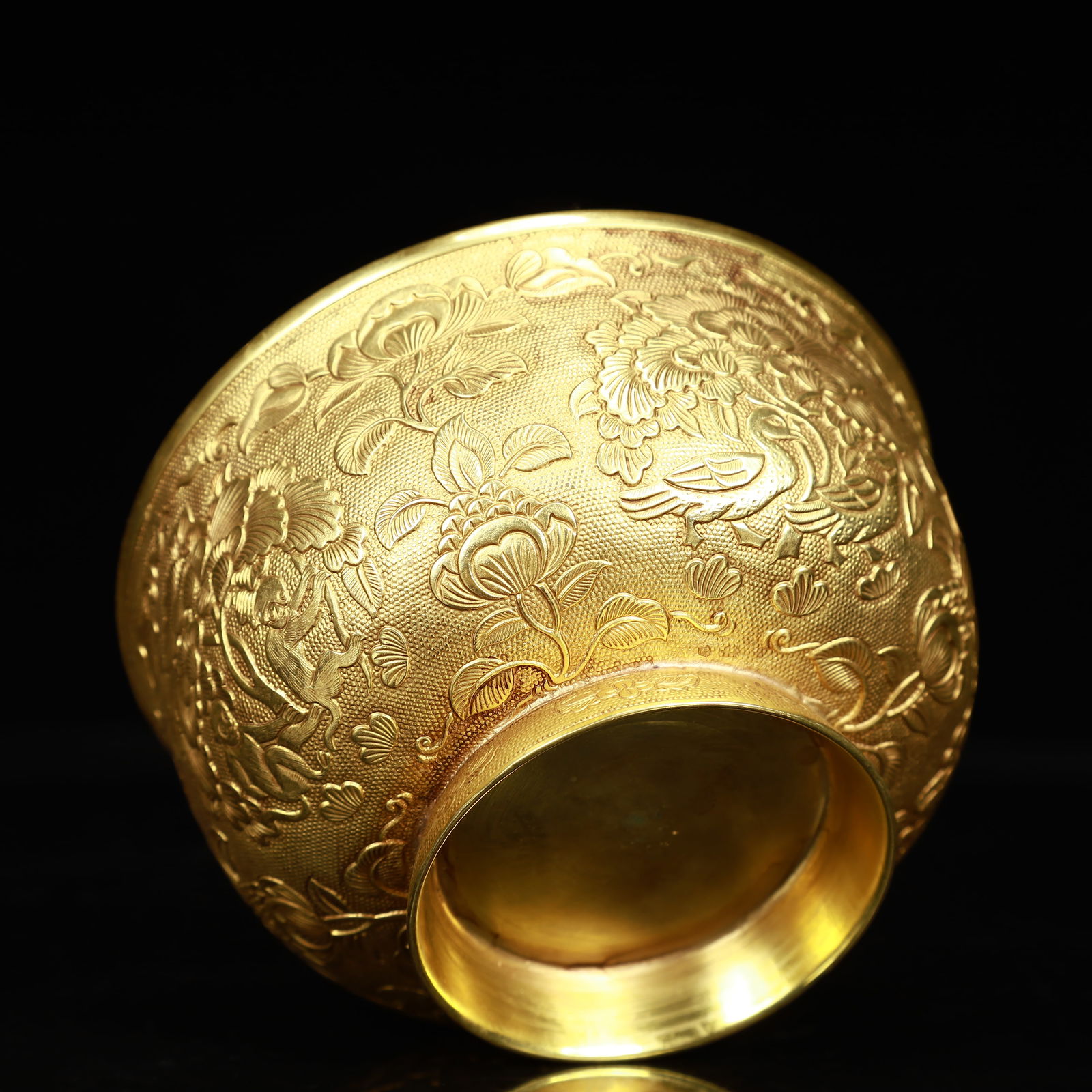 An Exquisite Gilt Bronze Flower Pattern Vase - 8