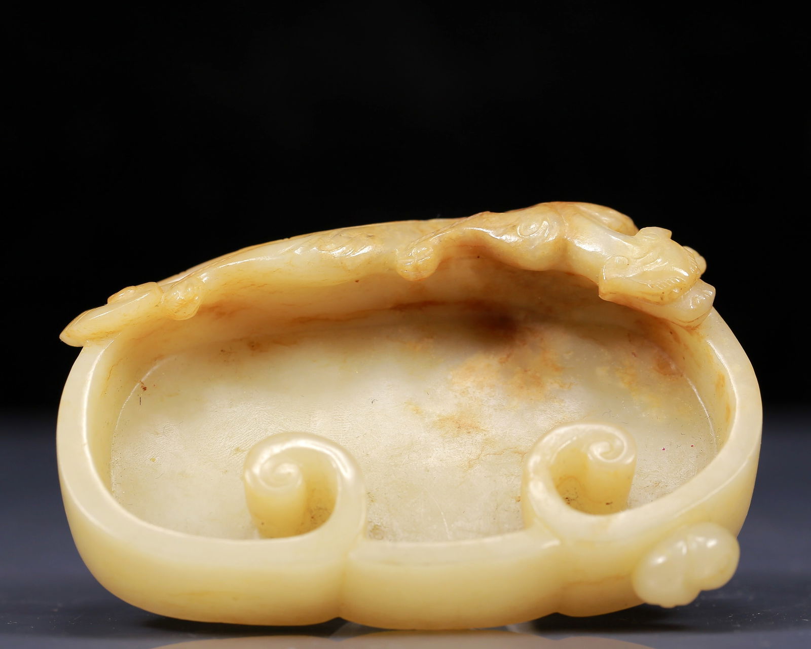 An Exquisite Yellow Jade Chi-Dragon Pattern Brush Washer: An Exquisite Yellow Jade Chi-Dragon Pattern Brush Washer,Qing Dynasty, China,Size: 3.9inx2.8inx1in,Weight:155g 黄玉螭龙纹笔洗，清代