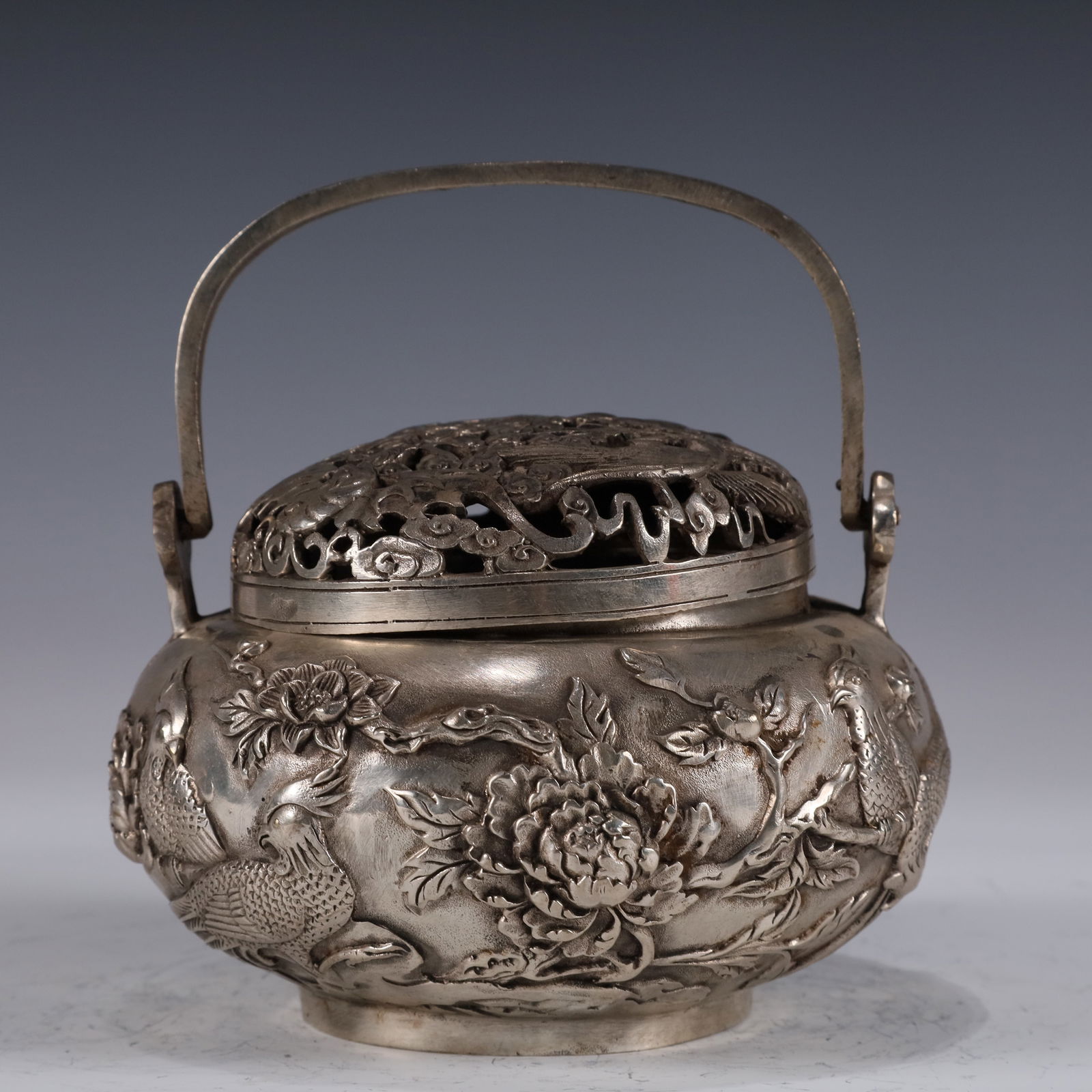 An Exquisite Silver-plated Flower and Bird Pattern Handwarmer: An Exquisite Silver-plated Flower and Bird Pattern Handwarmer,Qing Dynasty, China,Qianlong Four-character Mark,Size:5.1inx5.1inx5.9in,Weight:700g, 