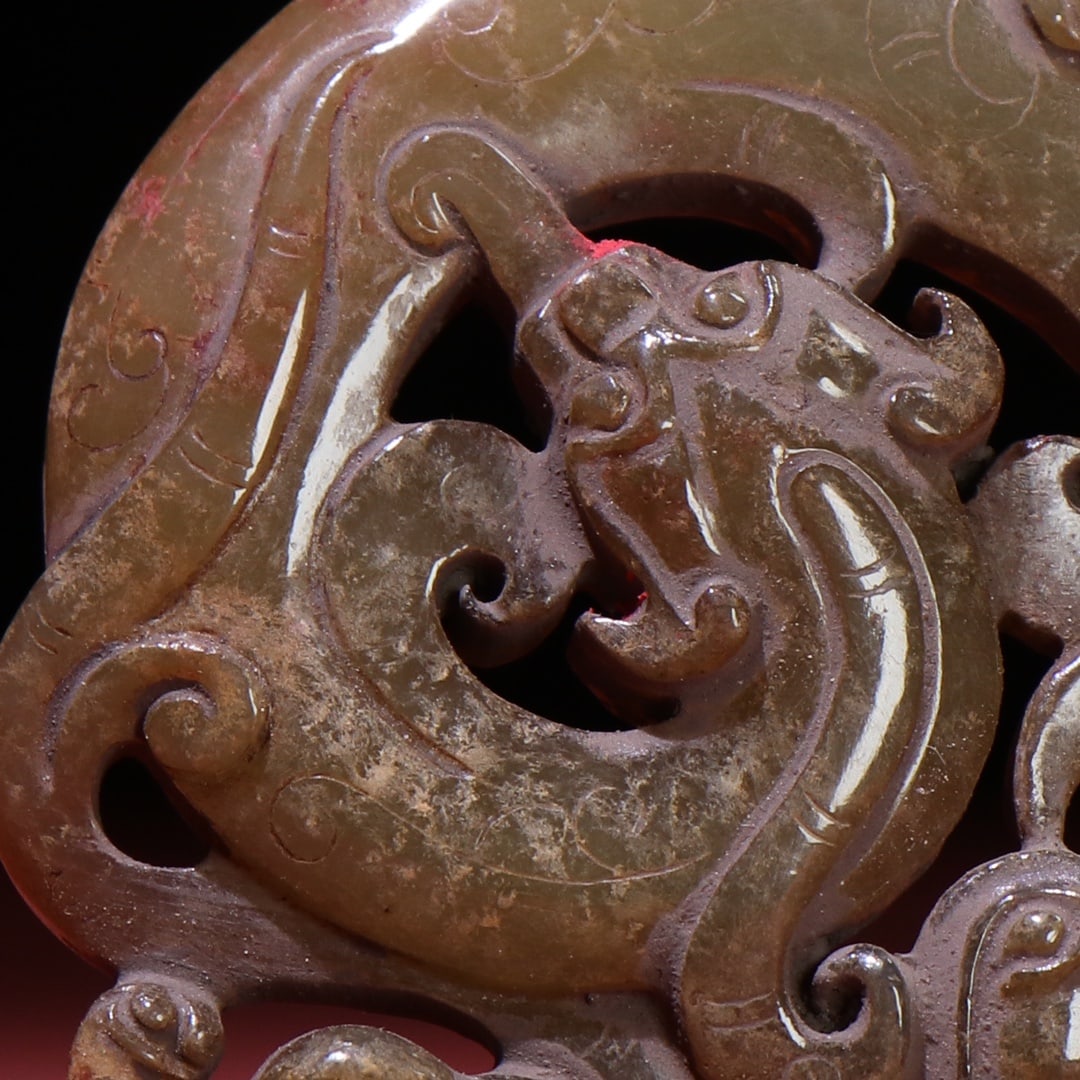 An Exquisite Archaic Jade Dragon Pattern Pendant - 2