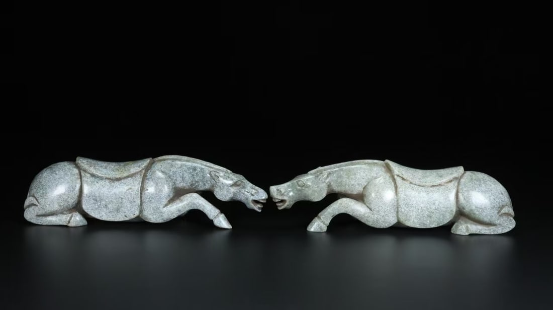 A Pair of Exquisite Archaic Jade Horse Ornaments: A Pair of Exquisite Archaic Jade Horse Ornaments,Qing Dynasty,China,Size:8.5inx2inx2.4in,Weight:1862g 一对高古玉马摆件,中国清代