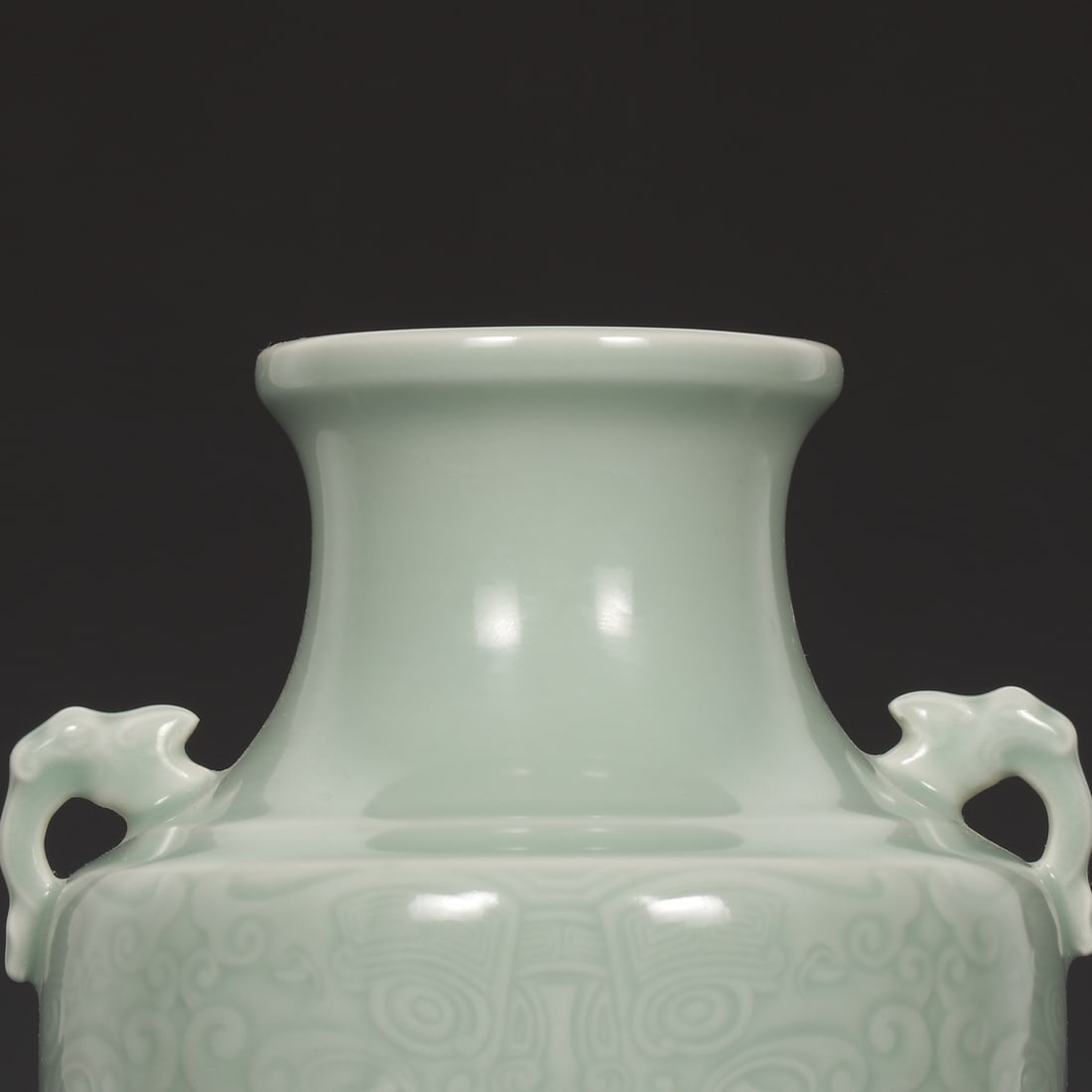 An Exquisite Celadon Glazed Auspicious Cloud Pattern Double-Ears Vase - 3