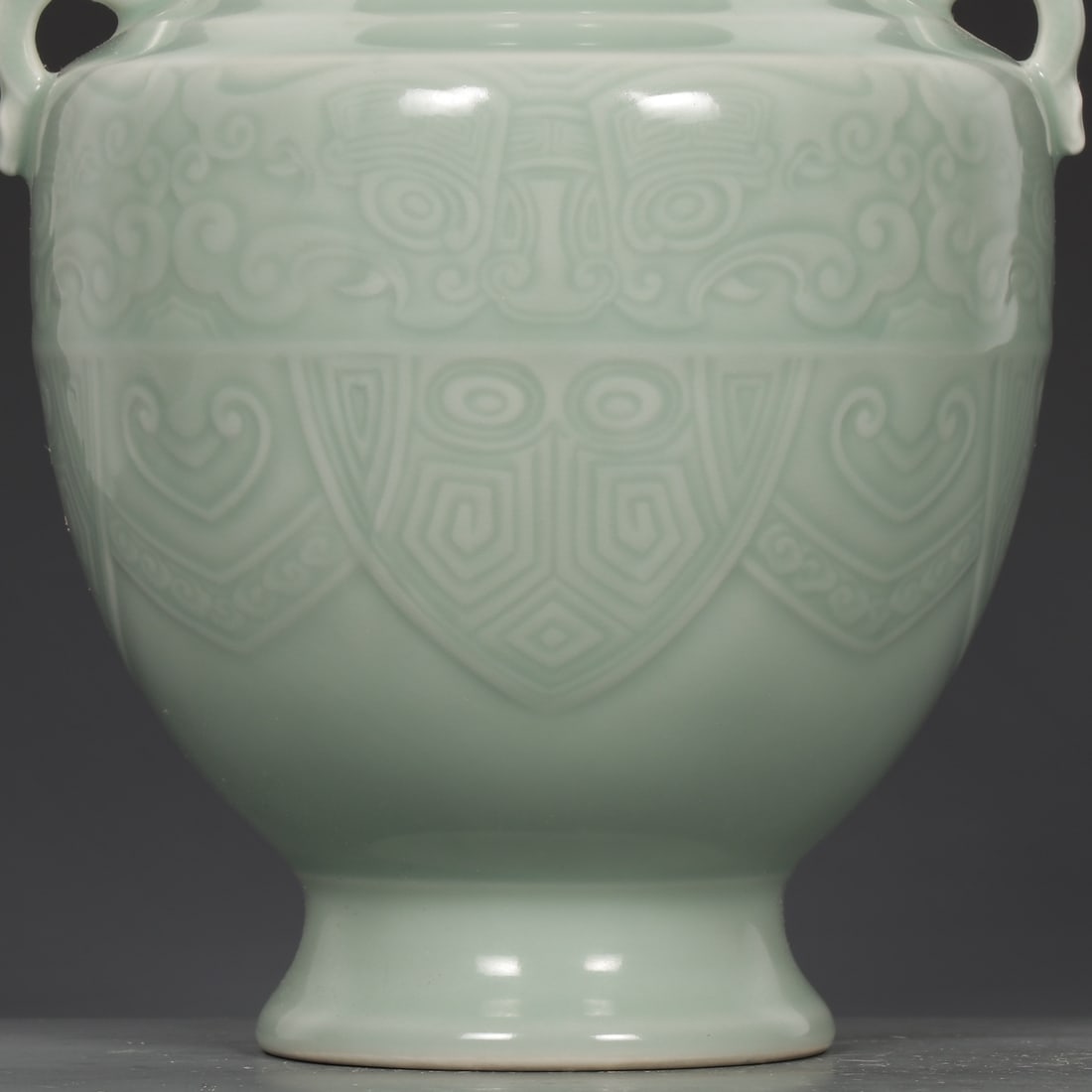 An Exquisite Celadon Glazed Auspicious Cloud Pattern Double-Ears Vase - 4
