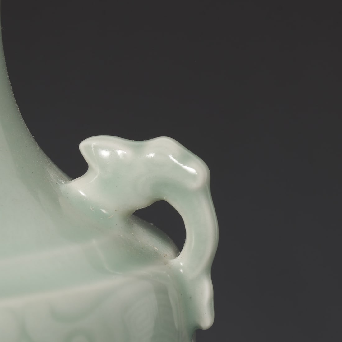 An Exquisite Celadon Glazed Auspicious Cloud Pattern Double-Ears Vase - 7