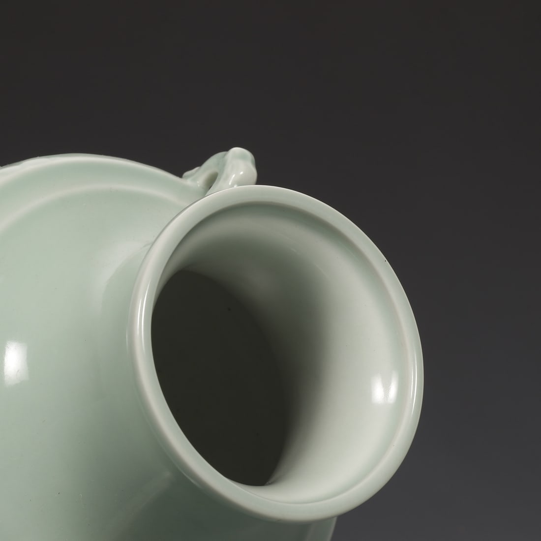 An Exquisite Celadon Glazed Auspicious Cloud Pattern Double-Ears Vase - 8