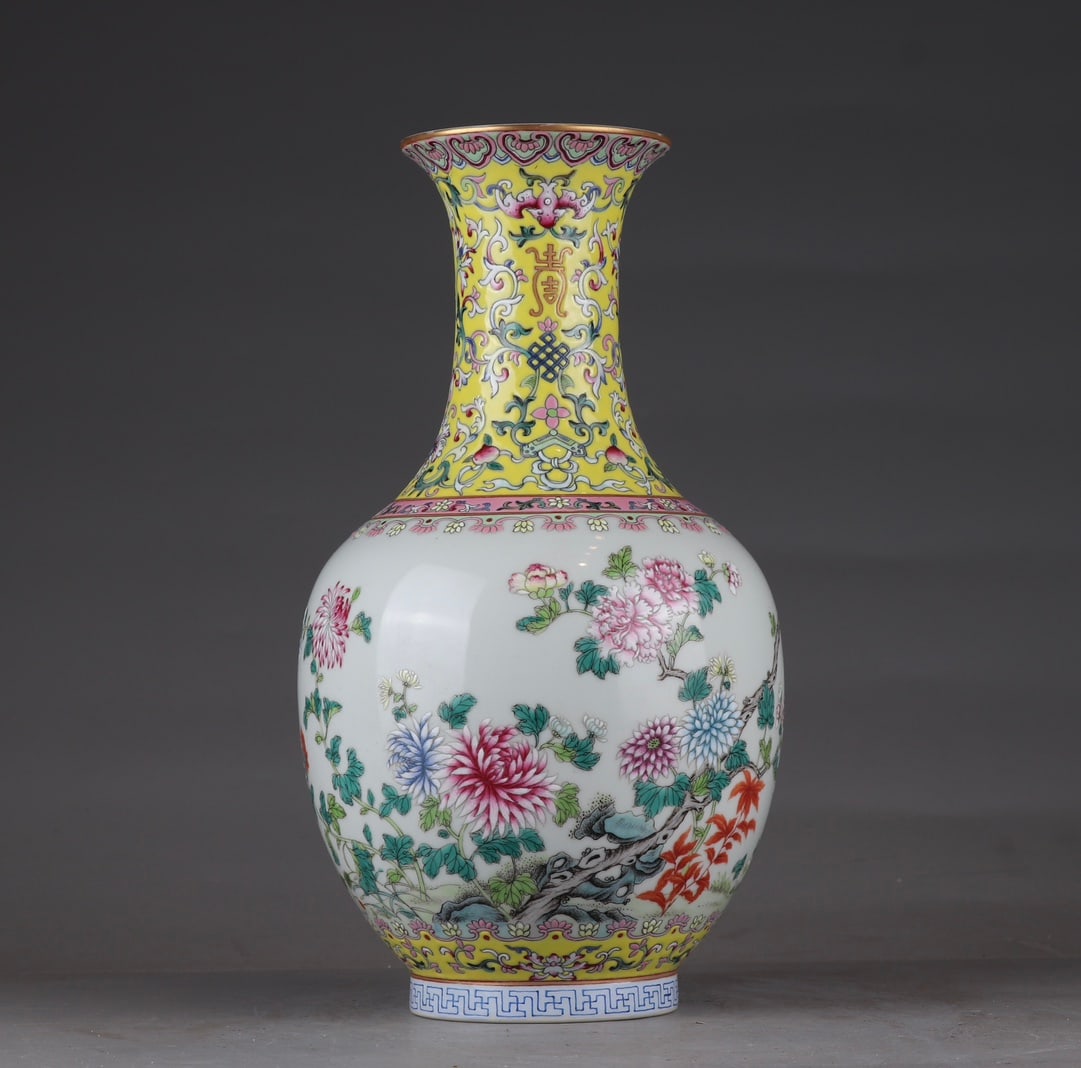An Exquisite Famille-Rose Painted Gold Flower Pattern Vase (1 of 9)