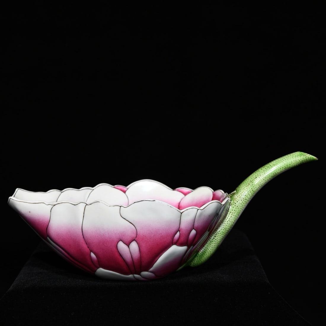 An Exquisite Famille-Rose Flower Cup: An Exquisite Famille-Rose Flower Cup,Qing Dynasty,China,Guangxu Mark,Size:2inx7.7in 粉彩花卉杯,中国清代,光绪款