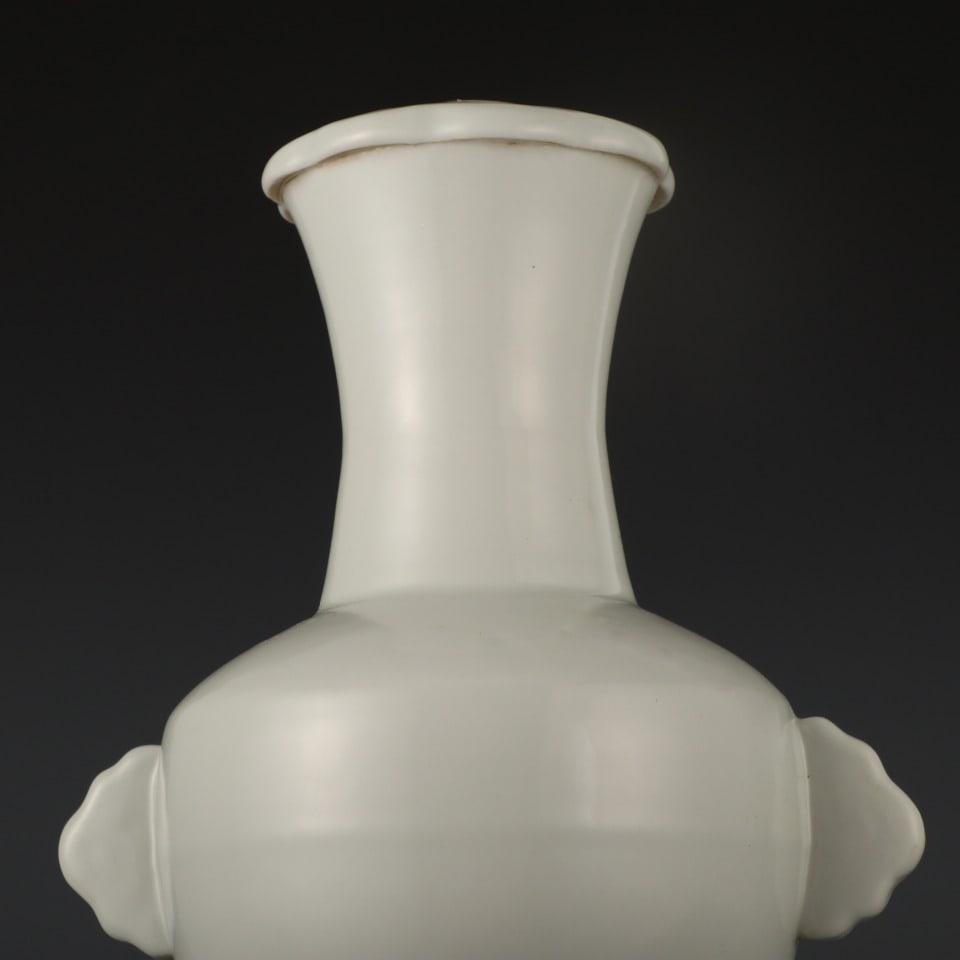 A Rare White Glazed Vase - 3