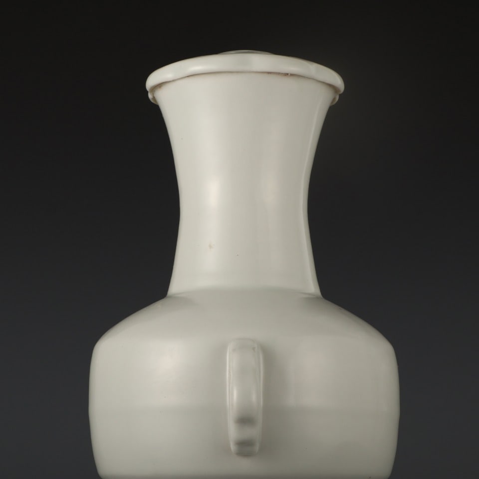 A Rare White Glazed Vase - 5