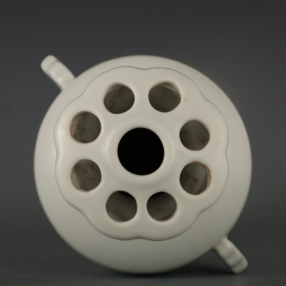 A Rare White Glazed Vase - 6