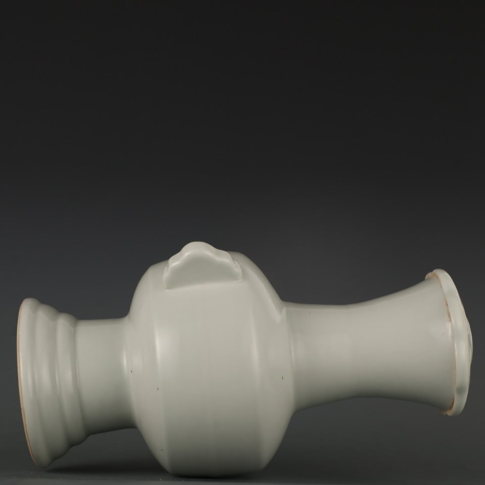 A Rare White Glazed Vase - 7