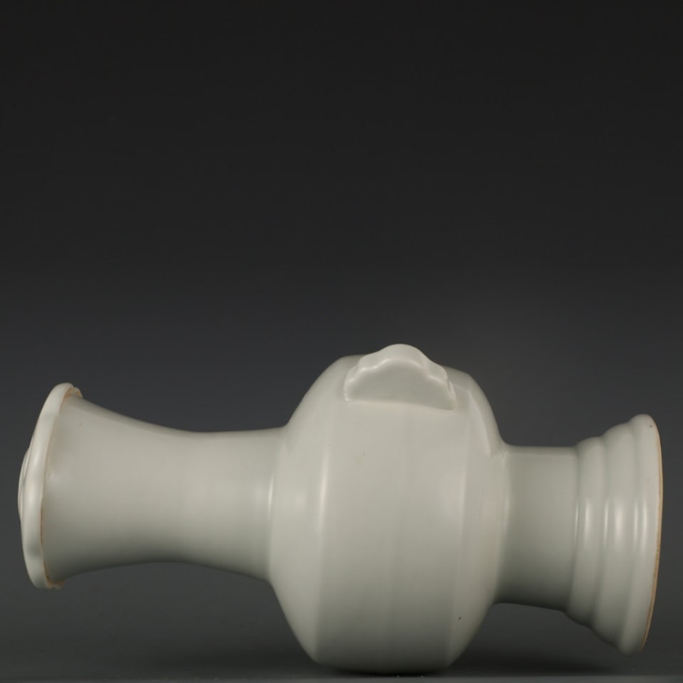 A Rare White Glazed Vase - 8