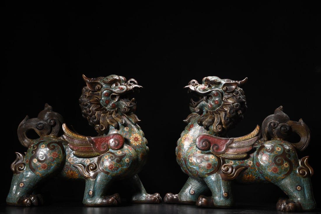 A Pair of Exquisite Cloisonne Lotus Pattern Wealth-Attracting Creature Ornaments: A Pair of Exquisite Cloisonne Lotus Pattern Wealth-Attracting Creature Ornaments,Qing Dynasty,China,Qianlong Four-Character Mark,Size:17.7inx19.7inx11in,Weight:20.5kg 