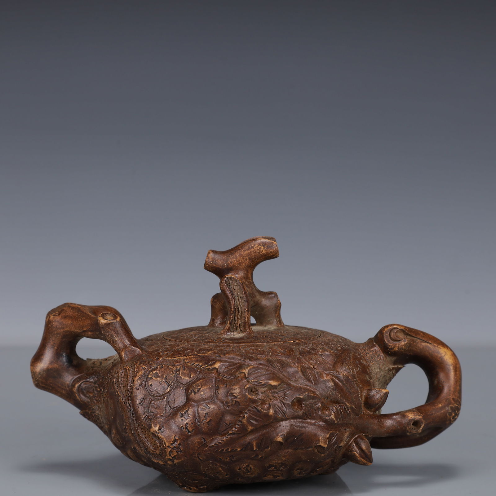 An Exquisite Purple Sands Teapot: An Exquisite Purple Sands Teapot,Qing Dynasty, China,Chen Mingyuan Mark,Size:7.1inx4.7inx3.5in,Weight:357g 
