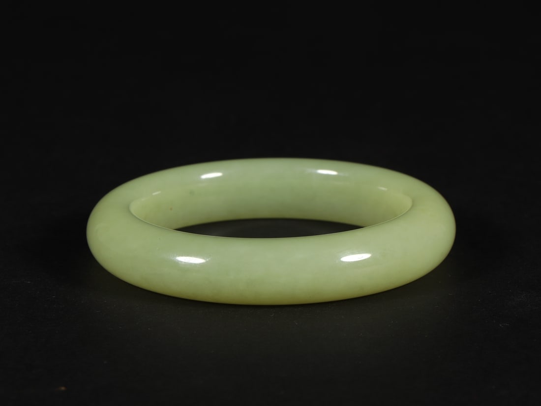An Exquisite Yellow Jade Bracelet (1 of 9)
