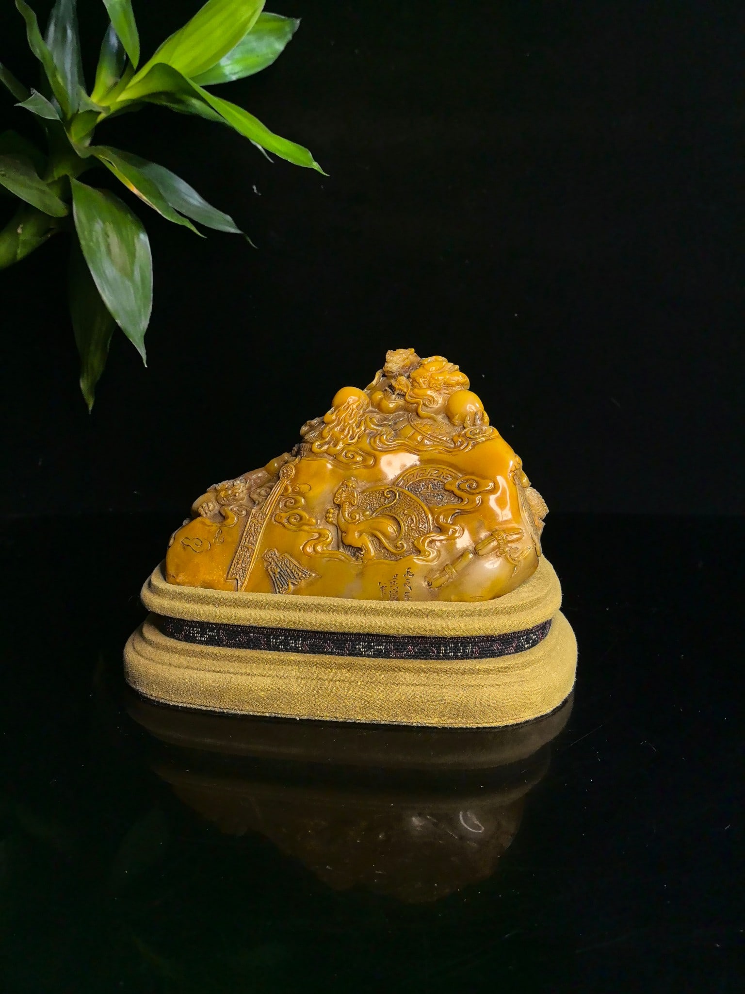 An Exquisite Tianhuang Stone Dragon Pattern Seal,with Poem: An Exquisite Tianhuang Stone Dragon Pattern Seal,with Poem,Qing Dynasty,China,Size:5.7inx5.5in,Weight:1990g 