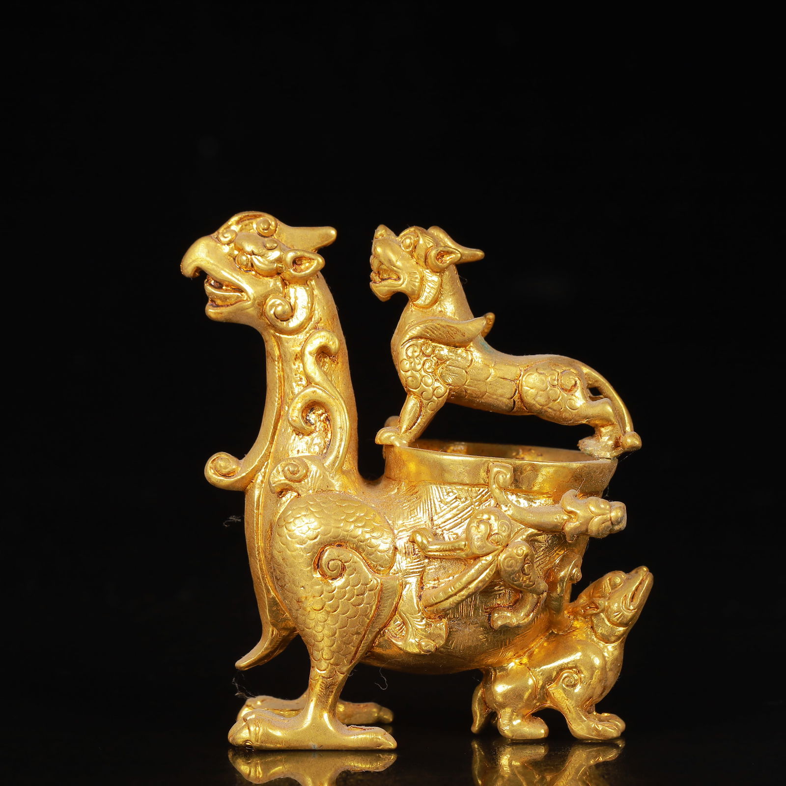An Exquisite Gilt Bronze Auspicious Beast Ornament: An Exquisite Gilt Bronze Auspicious Beast Ornament,Qing Dynasty,China,Size:3.5inx2.8inx3.9in,Weight:695g 铜鎏金瑞兽摆件,中国清代