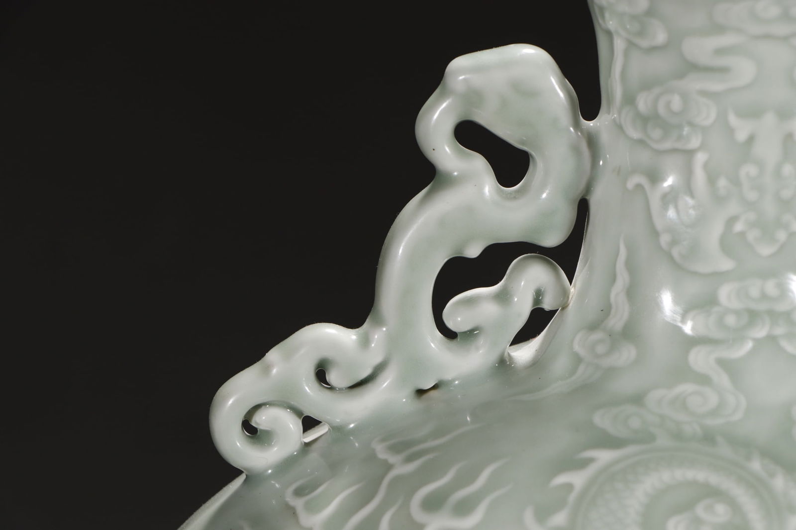 An Exquisite Celadon Glazed Auspicious Cloud and Dragon Pattern Double-Ears Vase - 5