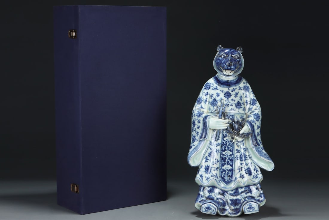 A Huge Blue and White Lotus Pattern Tiger Ornament: A Huge Blue and White Lotus Pattern Tiger Ornament,Ming Dynasty,China,Xuande Four-Character Mark,Size:18.7inx9.6in 青花缠枝莲纹虎摆件,中