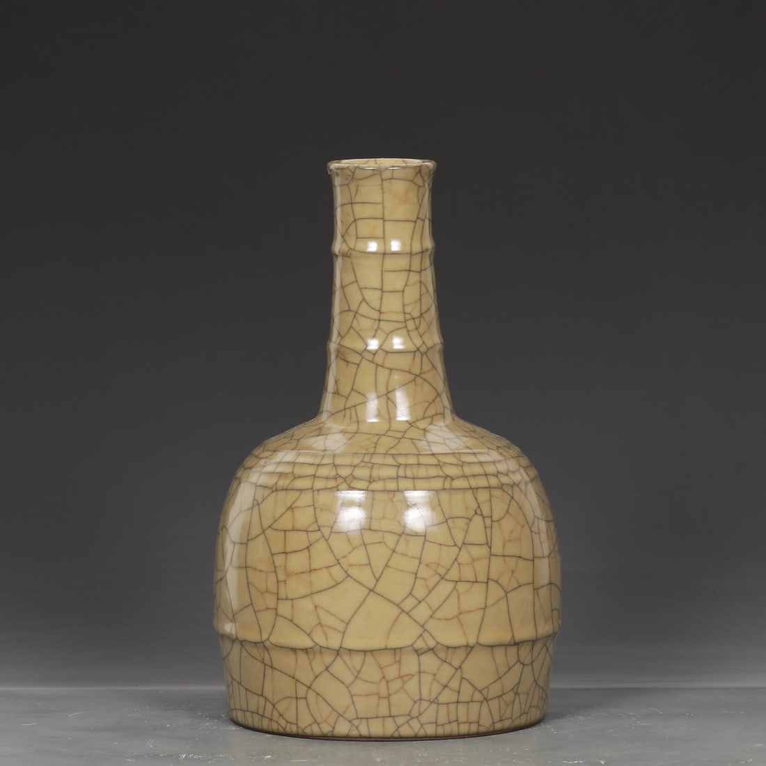 An Exquisite Ge yao Yellow Glazed Vase: An Exquisite Ge yao Yellow Glazed Vase,Song Dynasty,China,Size:10.6inx6.5in 哥窑黄釉瓶,中国宋代