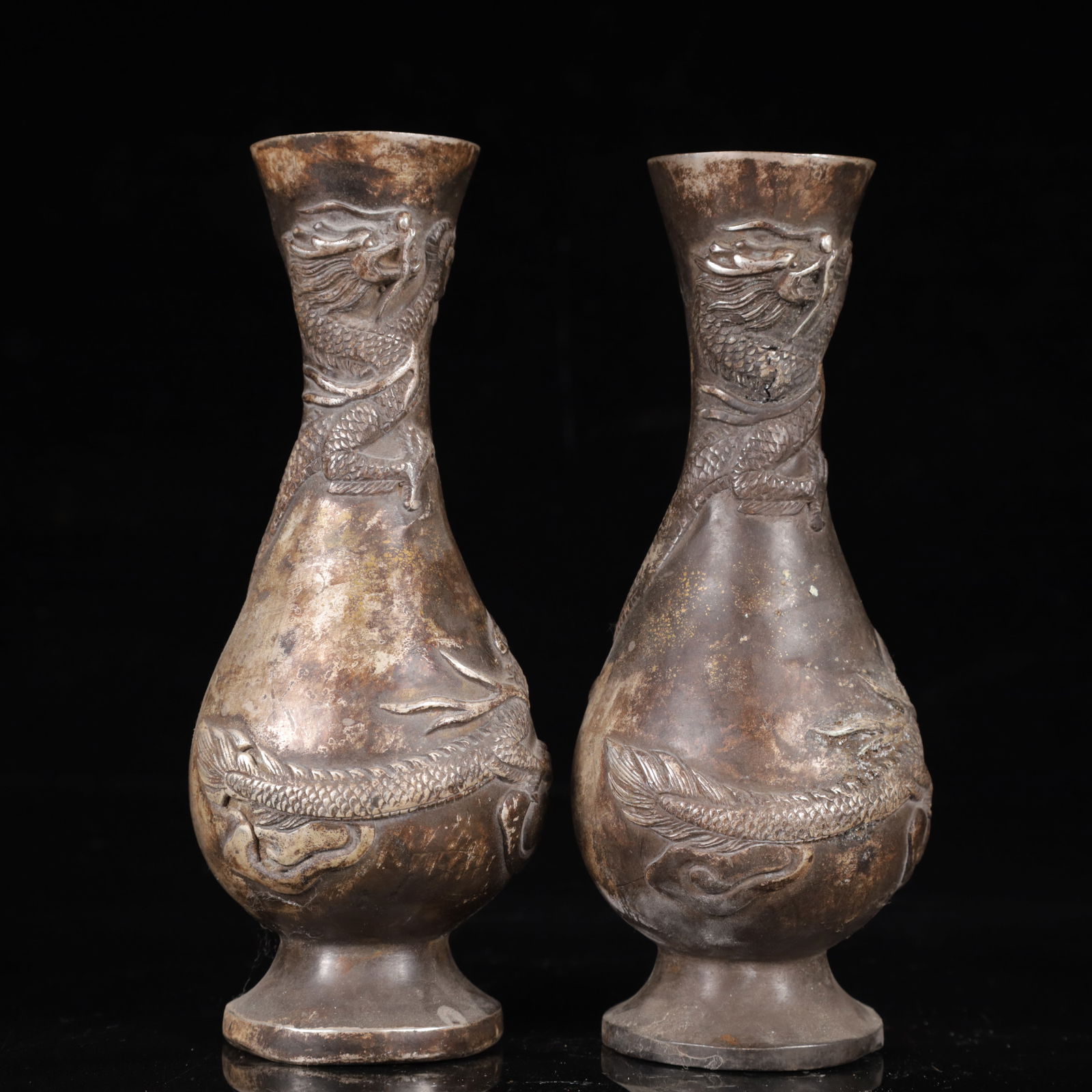 A Pair of Exquisite Silver-plated Dragon Pattern Vases: A Pair of Exquisite Silver-plated Dragon Pattern Vases,Ming Dynasty,China,Xuande Four-Character Mark,Size:2.8inx7.1in,Weight:850g 