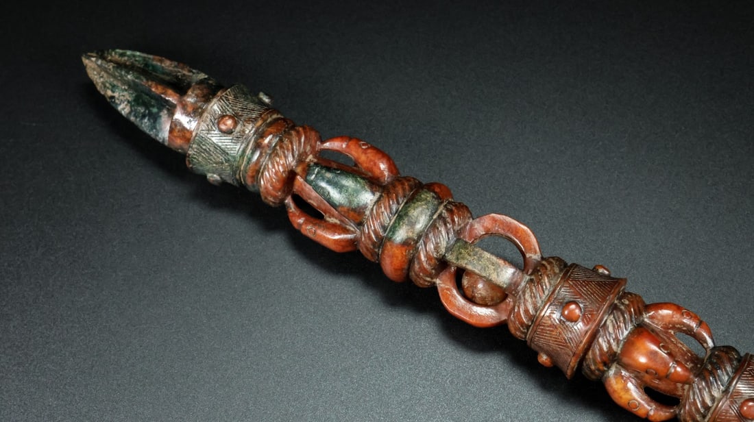 An Exquisite Archaic Jade Ritual Object - 6