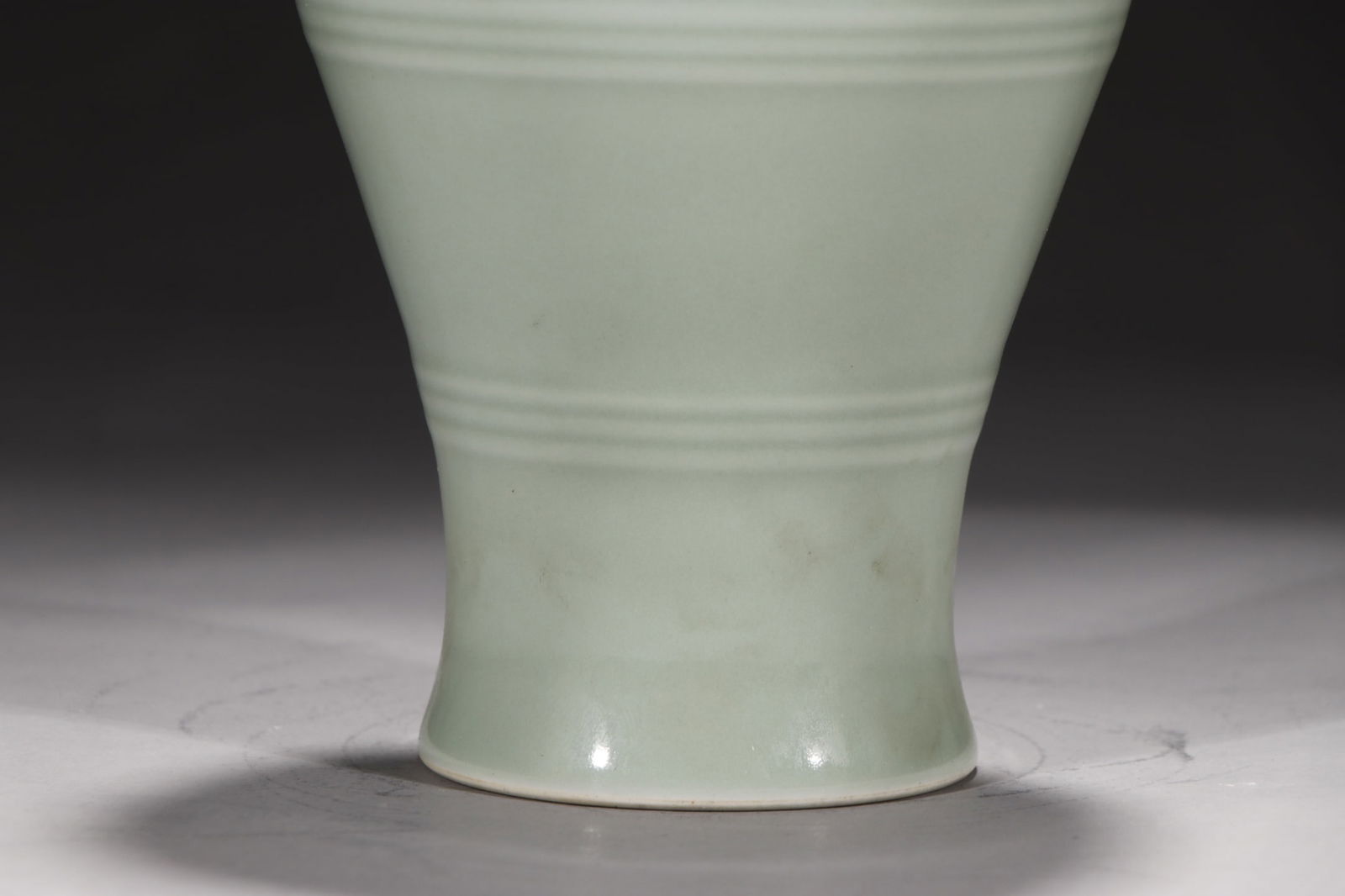 An Exquisite Celadon Glazed Vase - 3