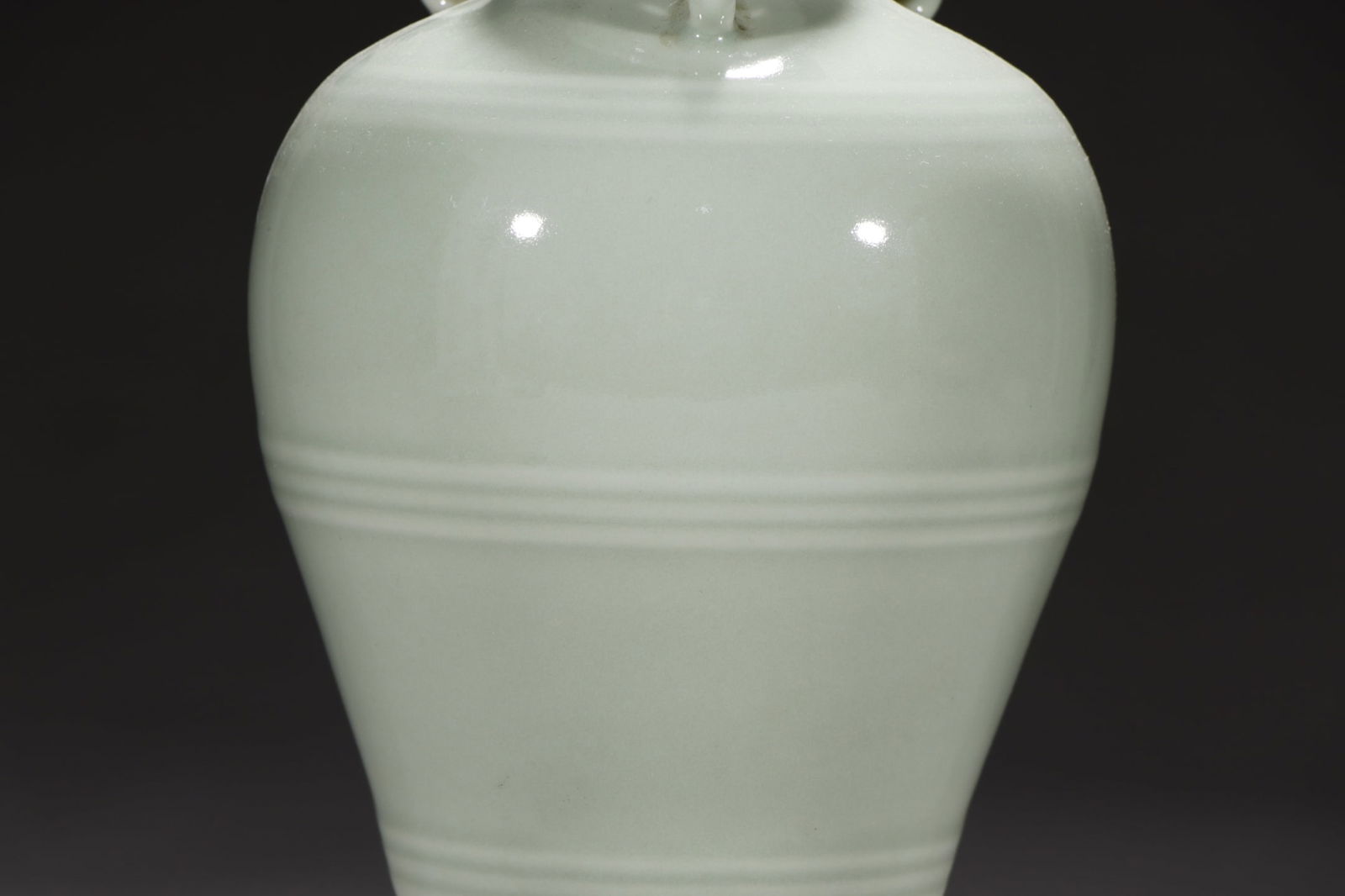 An Exquisite Celadon Glazed Vase - 4
