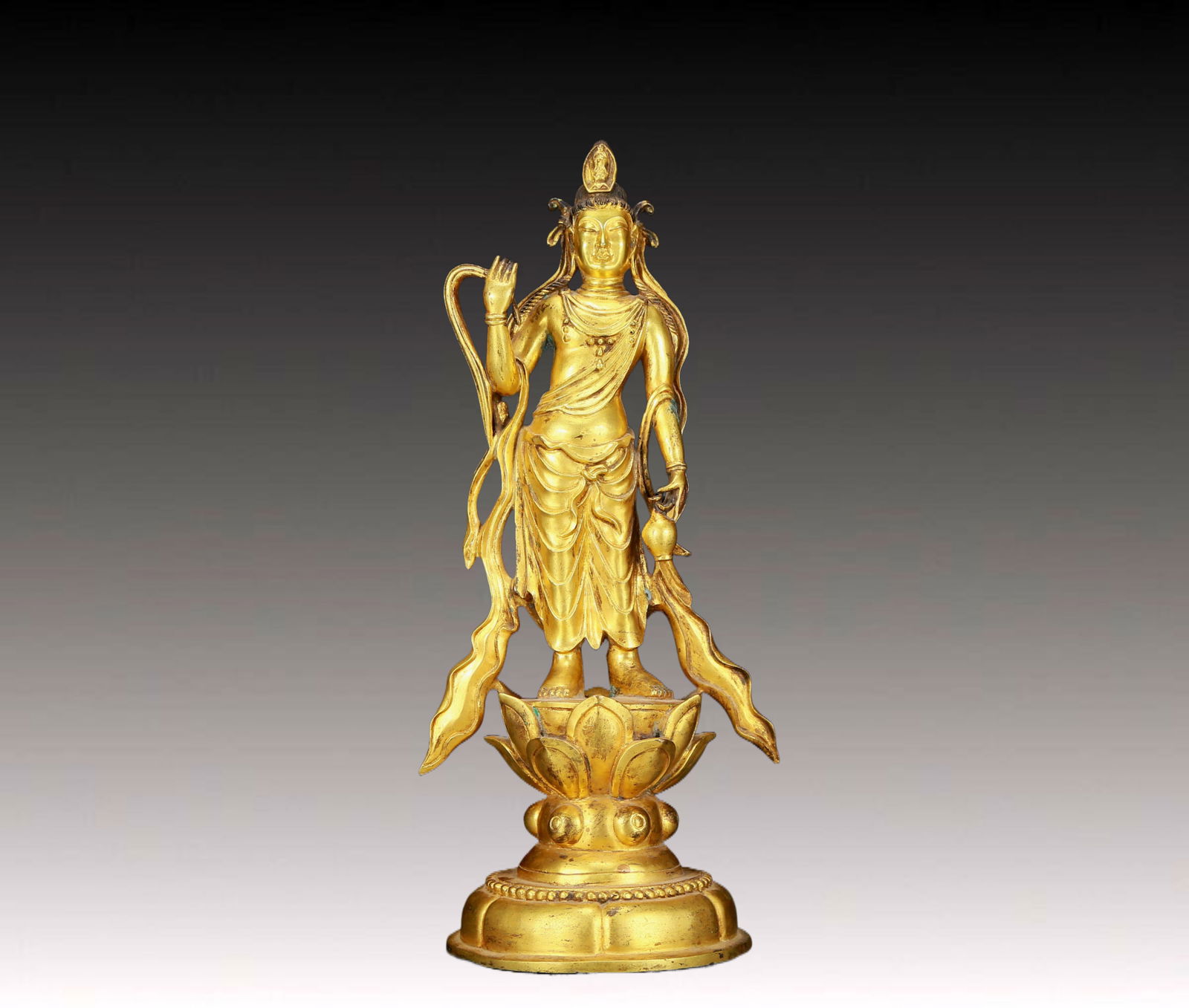 A Fine Gilt Bronze Statue of Avalokitesvara: A Fine Gilt Bronze Statue of Avalokitesvara,Qing Dynasty, China,Size:3.9inx13.8in,Weight:2300g 铜鎏金观音立像，清代