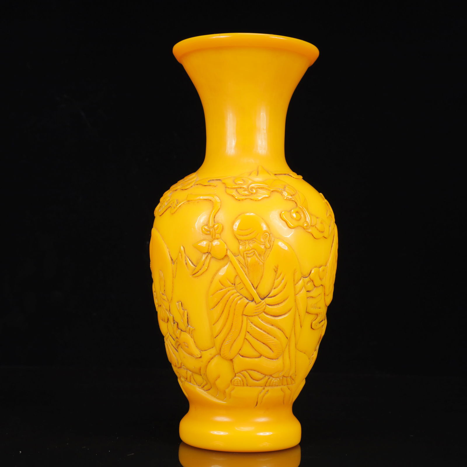 An Exquisite Glass Figure Pattern Vase: An Exquisite Glass Figure Pattern Vase,Qing Dynasty, China,Qianlong Four-character Mark,Size:4.7inx10.6in, Weight:1450g 