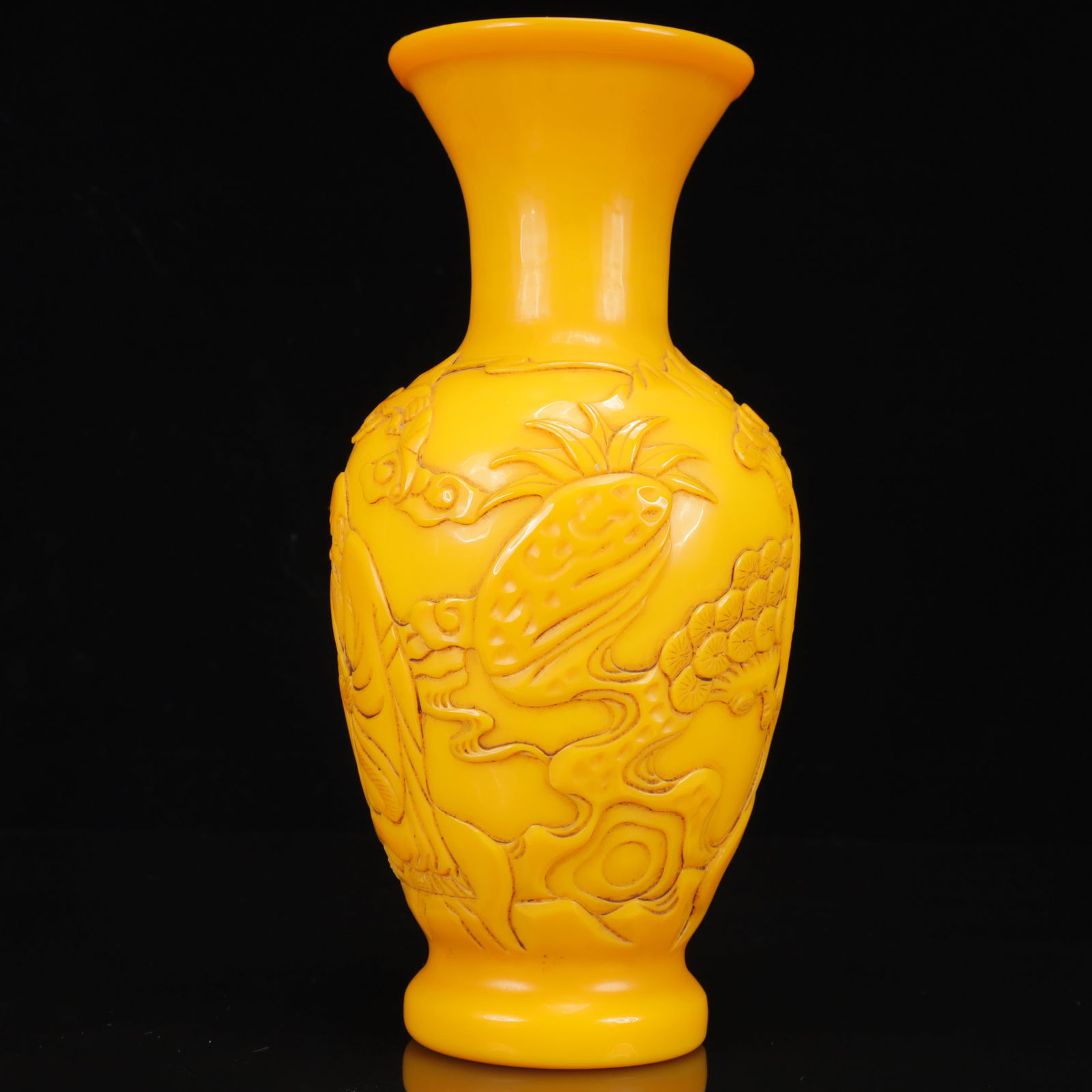 An Exquisite Glass Figure Pattern Vase - 9