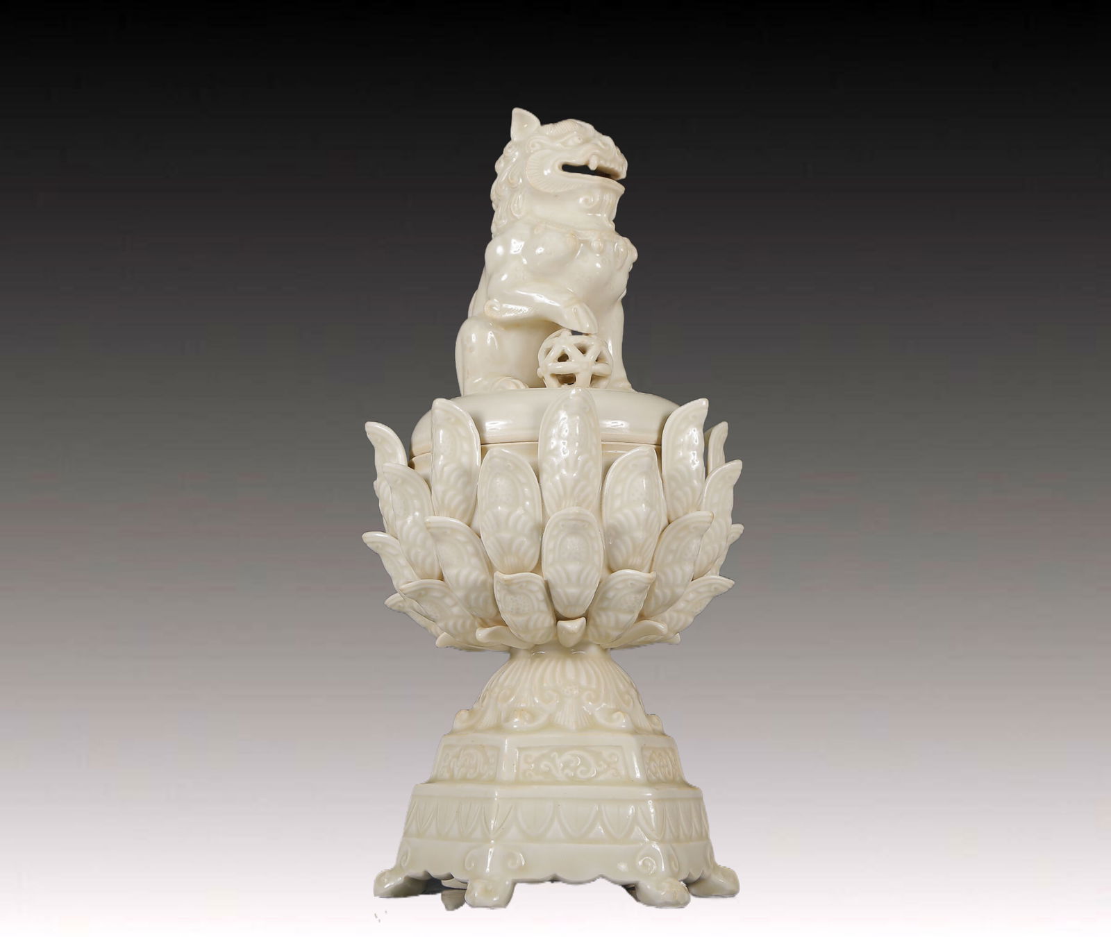 An Exquisite Ding yao Lotus Pattern Lion Censer: An Exquisite Ding yao Lotus Pattern Lion Censer,Song Dynasty, China,Size:5.5inx5.5inx11in,Weight:1300g 