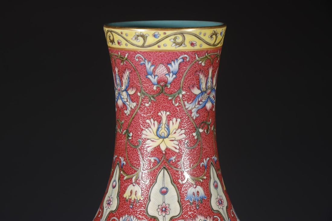 An Exquisite Red Ground Enamel Lotus Pattern Vase - 2