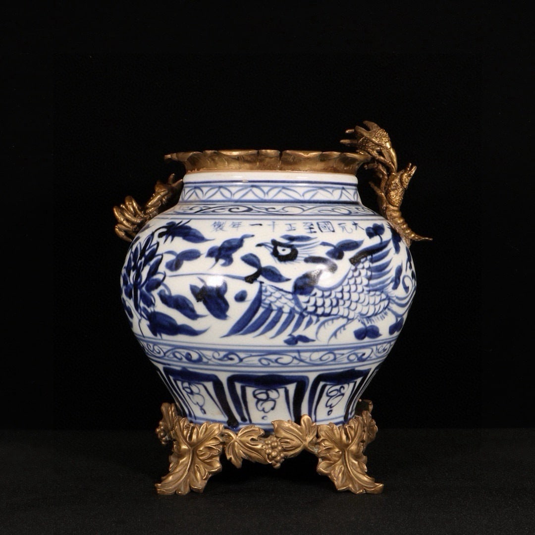 An Exquisite Blue and White Flower and Phoenix Pattern Inlaid Bronze Jar: An Exquisite Blue and White Flower and Phoenix Pattern Inlaid Bronze Jar,Yuan Dynasty,China,With Mark,Size:8.3inx7.9in 