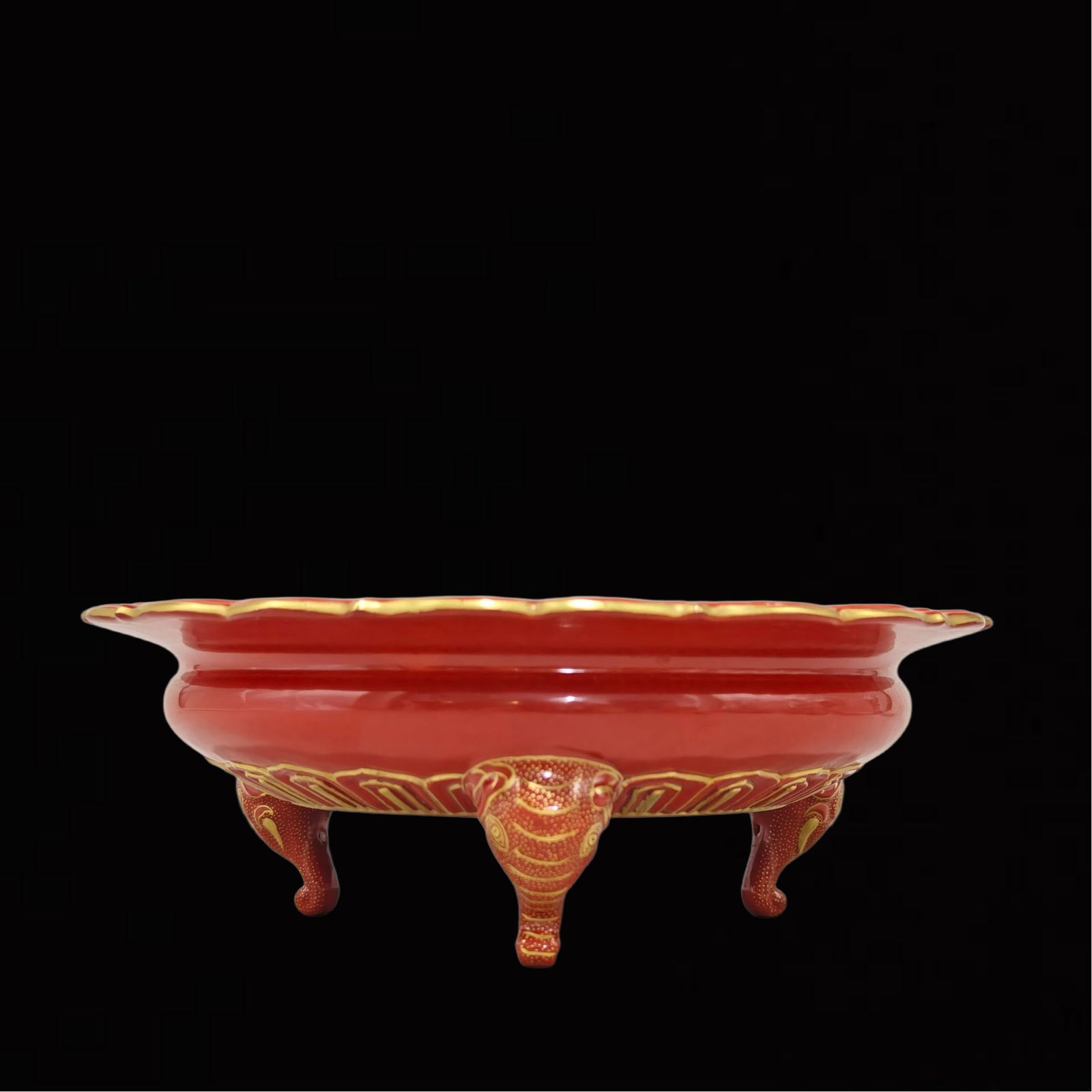 An Exquisite Red Glazed Cover with Gold Phoenix Pattern Tripod Plate: An Exquisite Red Glazed Cover with Gold Phoenix Pattern Tripod Plate,Qing Dynasty,China,Daoguang Six-character Mark,Size:2.8inx7.7in 