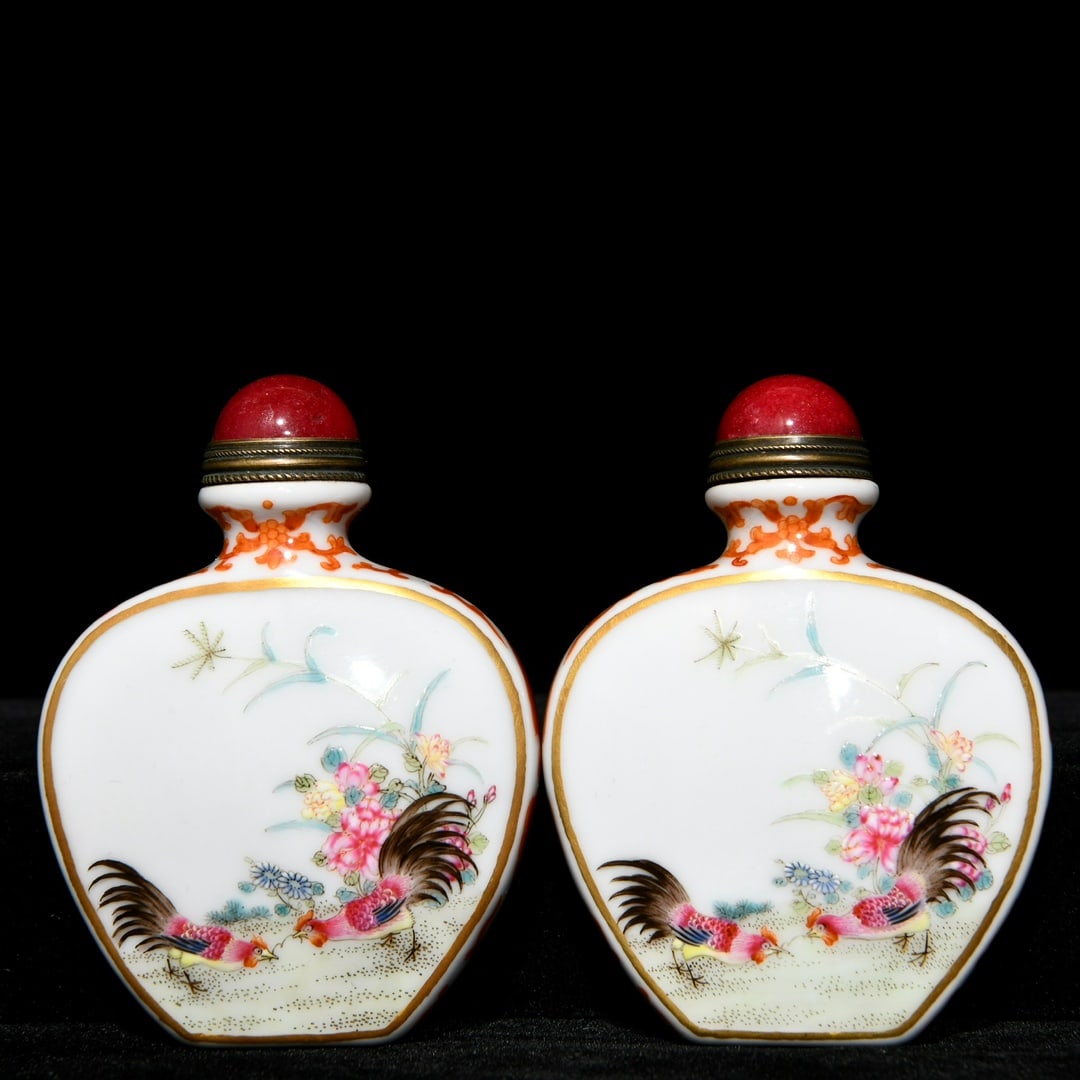 A Pair of Exquisite Famille-Rose Painted Gold Flower and Rooster Pattern Snuff Bottles: A Pair of Exquisite Famille-Rose Painted Gold Flower and Rooster Pattern Snuff Bottles,Qing Dynasty,China,Qianlong Four-character Mark,Size:2.8inx2.2in 