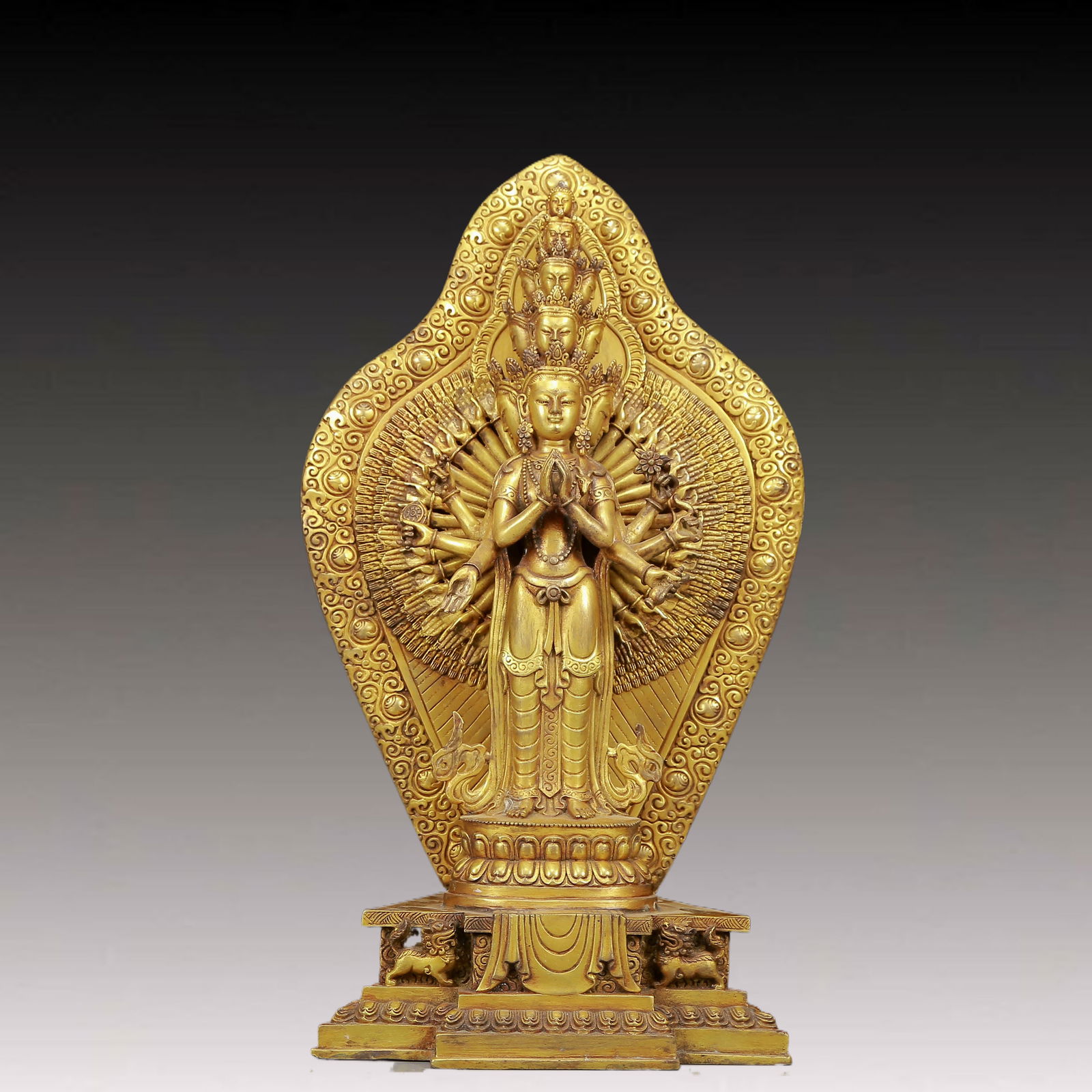 A Solemn Gilt Bronze Statue of Thousand-hand Guanyin: A Solemn Gilt Bronze Statue of Thousand-hand Guanyin,Ming Dynasty, China,Size:9.4inx4.7inx16.5in,Weight:6215g 铜鎏金千手观音像，明代